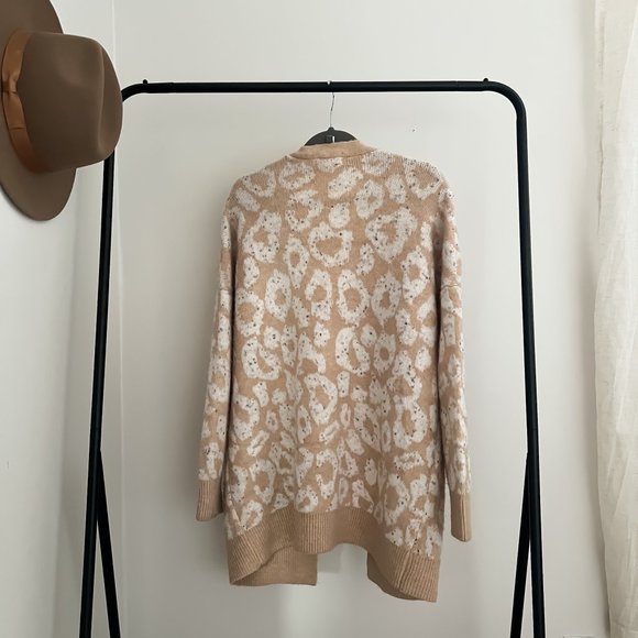 ENTRO | Neutral Boutique Cheetah Cardigan - Picture 2 of 3